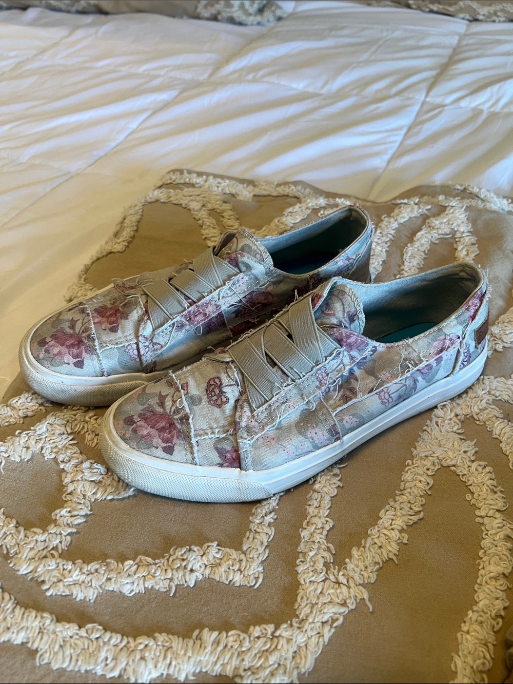 Floral Slip-On Sneakers in Beige and Pink